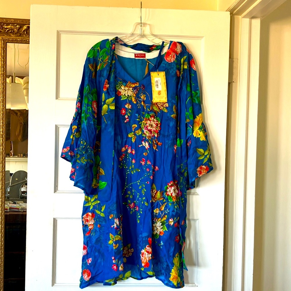 Brand new gorgeous dress with pockets